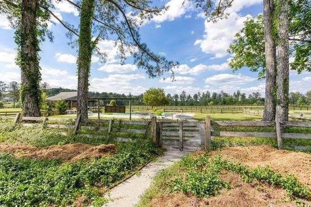 125 E Sewell Road, Aragon, GA 30104