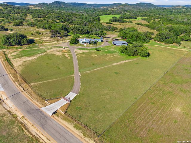 835 WINANS RANCH RD, Bandera, TX 78003