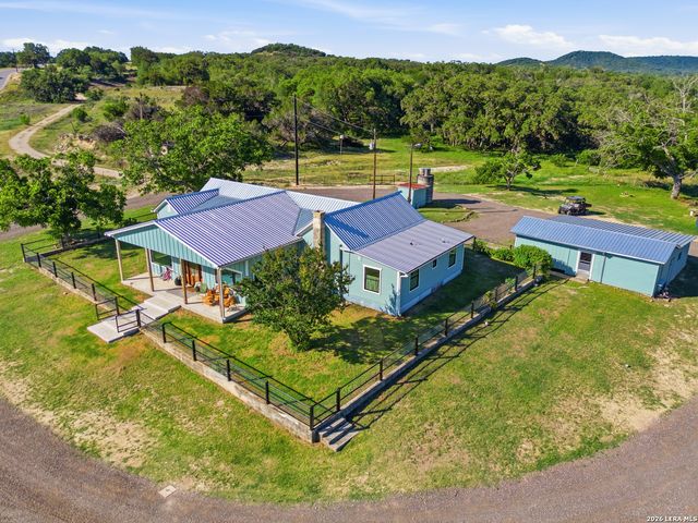 835 WINANS RANCH RD, Bandera, TX 78003