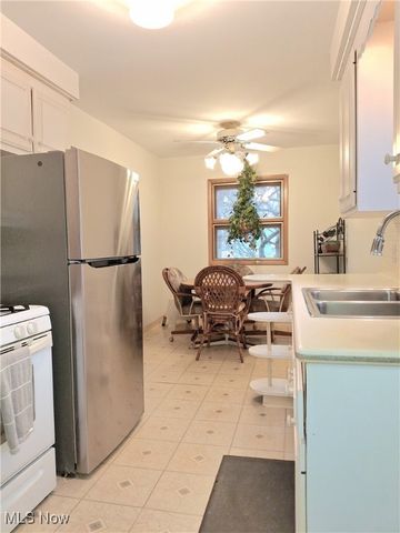 2903 Center Drive, Parma, OH 44134