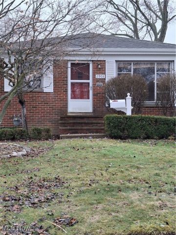 2903 Center Drive, Parma, OH 44134