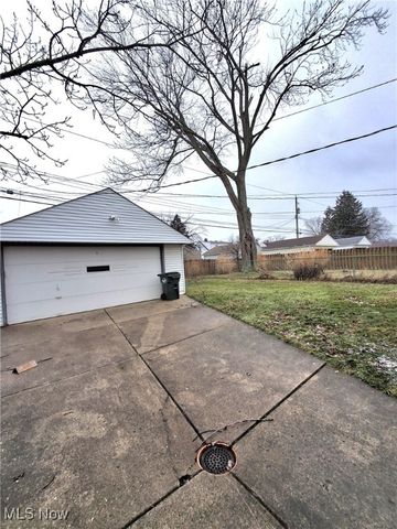 2903 Center Drive, Parma, OH 44134