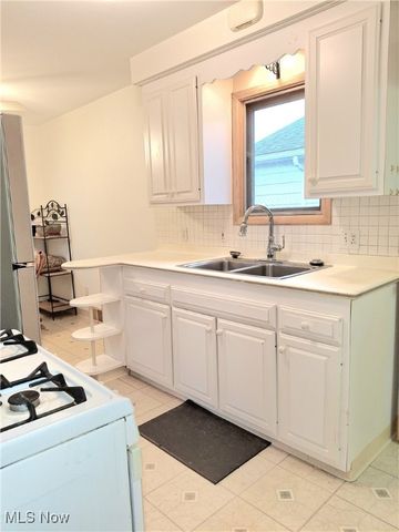 2903 Center Drive, Parma, OH 44134