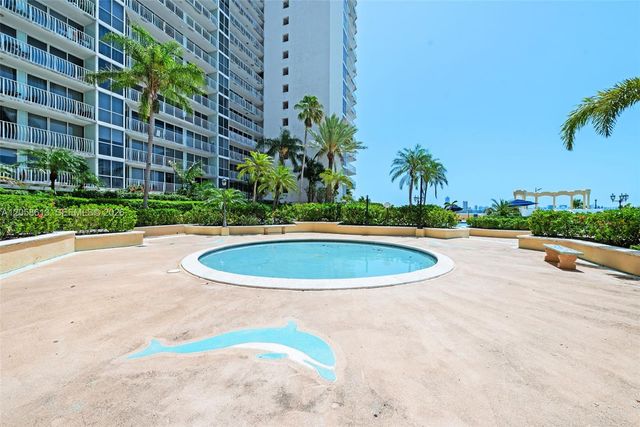 7601 E Treasure Drive 2124, North Bay Village, FL 33141