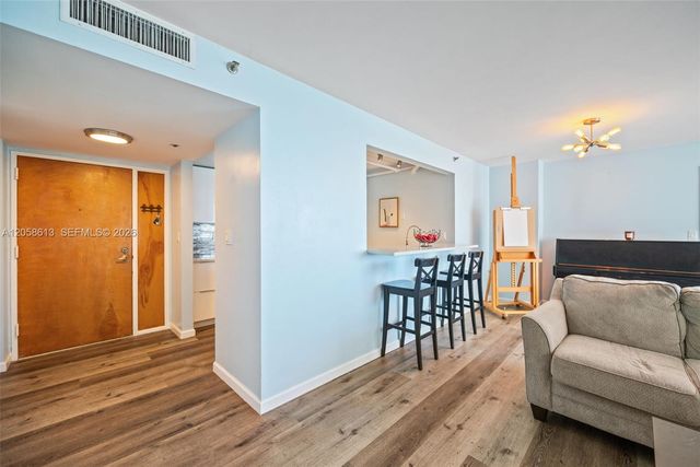7601 E Treasure Drive 2124, North Bay Village, FL 33141