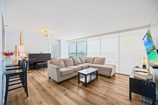 7601 E Treasure Drive 2124, North Bay Village, FL 33141