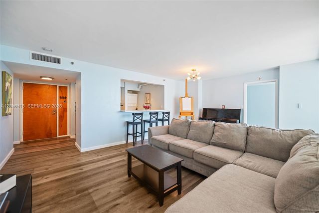 7601 E Treasure Drive 2124, North Bay Village, FL 33141