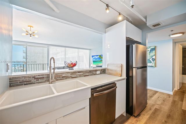 7601 E Treasure Drive 2124, North Bay Village, FL 33141