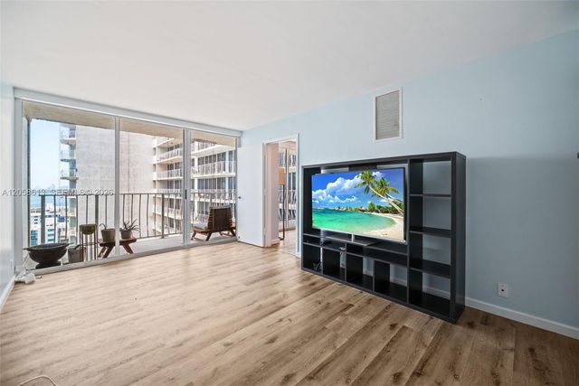 7601 E Treasure Drive 2124, North Bay Village, FL 33141