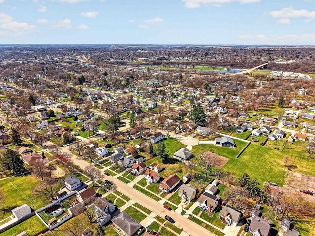 931 Eisenhower Avenue, Janesville, WI 53545