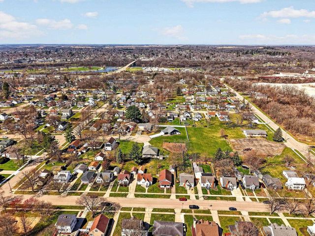 931 Eisenhower Avenue, Janesville, WI 53545