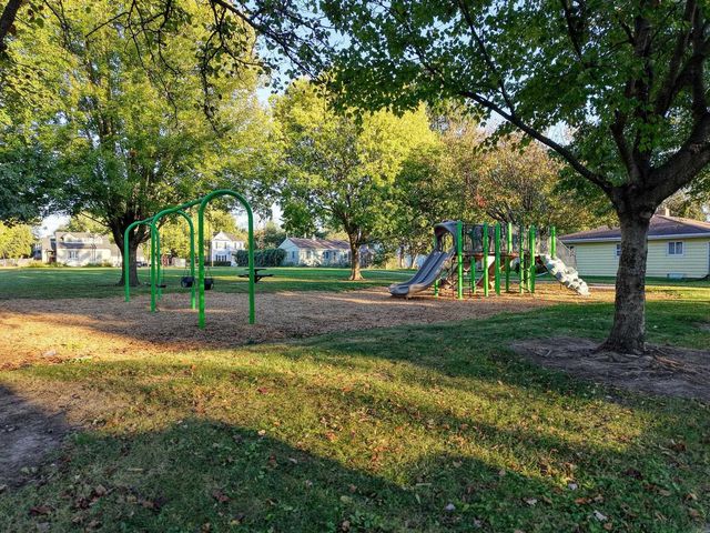 931 Eisenhower Avenue, Janesville, WI 53545