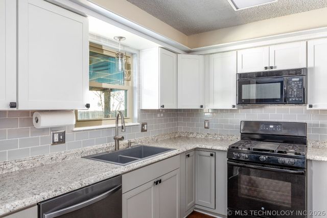 4218 W Toledo Court, Broken Arrow, OK 74012