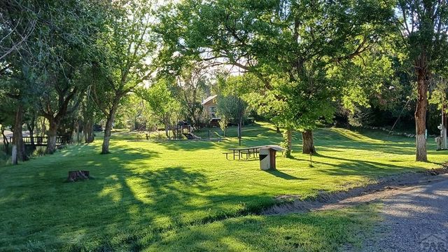 2 N Pine St, Cokedale, CO 81082