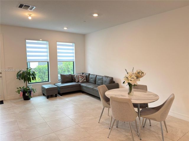 8344 NW 7th Pl 8344, Plantation, FL 33324