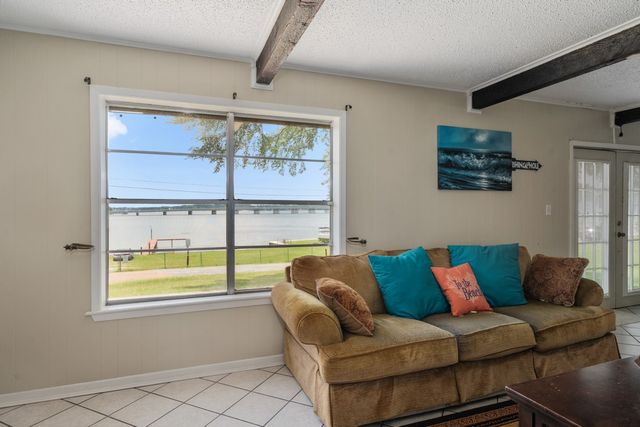 100 W Oak Acres Drive W, Malakoff, TX 75148
