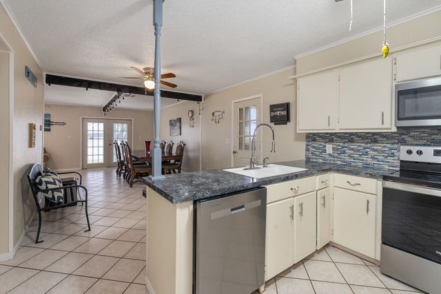 100 W Oak Acres Drive W, Malakoff, TX 75148