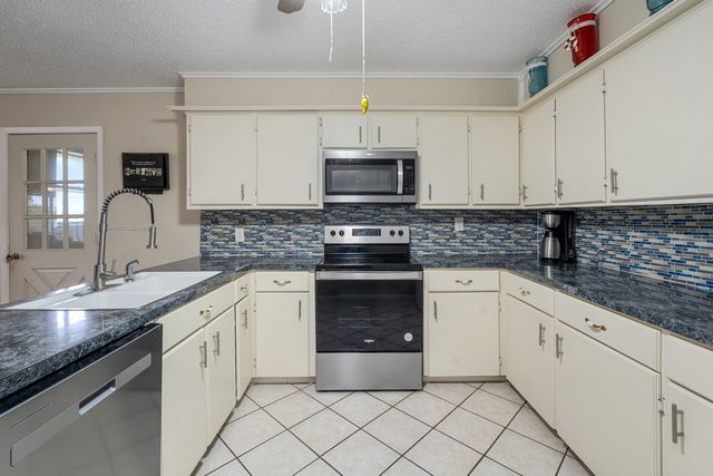 100 W Oak Acres Drive W, Malakoff, TX 75148