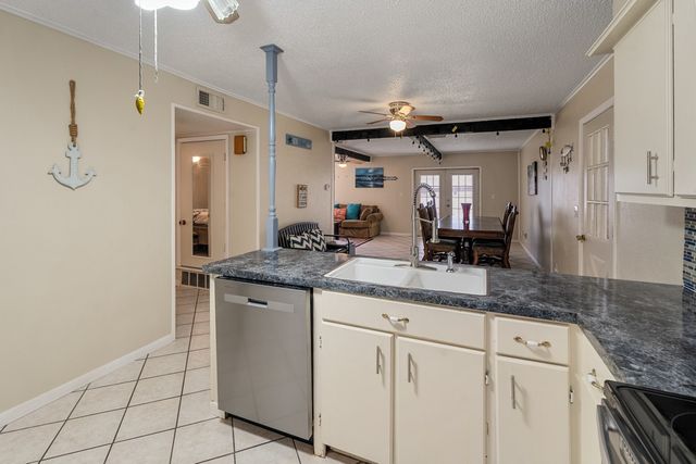 100 W Oak Acres Drive W, Malakoff, TX 75148