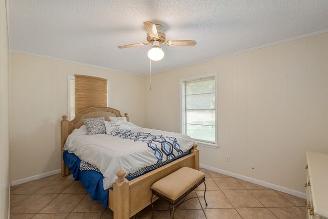 100 W Oak Acres Drive W, Malakoff, TX 75148