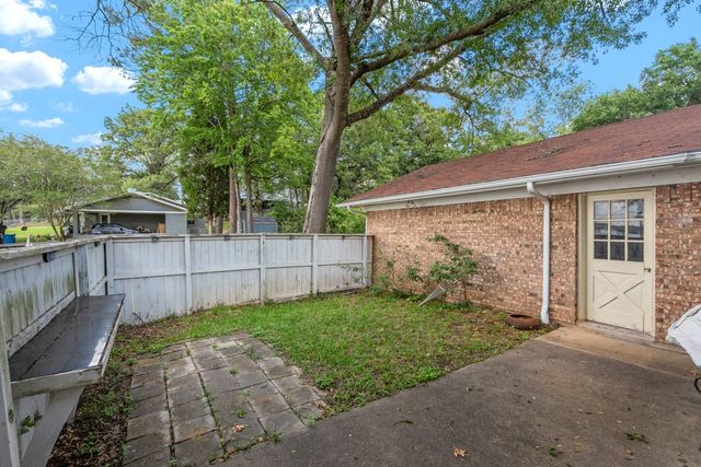 100 W Oak Acres Drive W, Malakoff, TX 75148