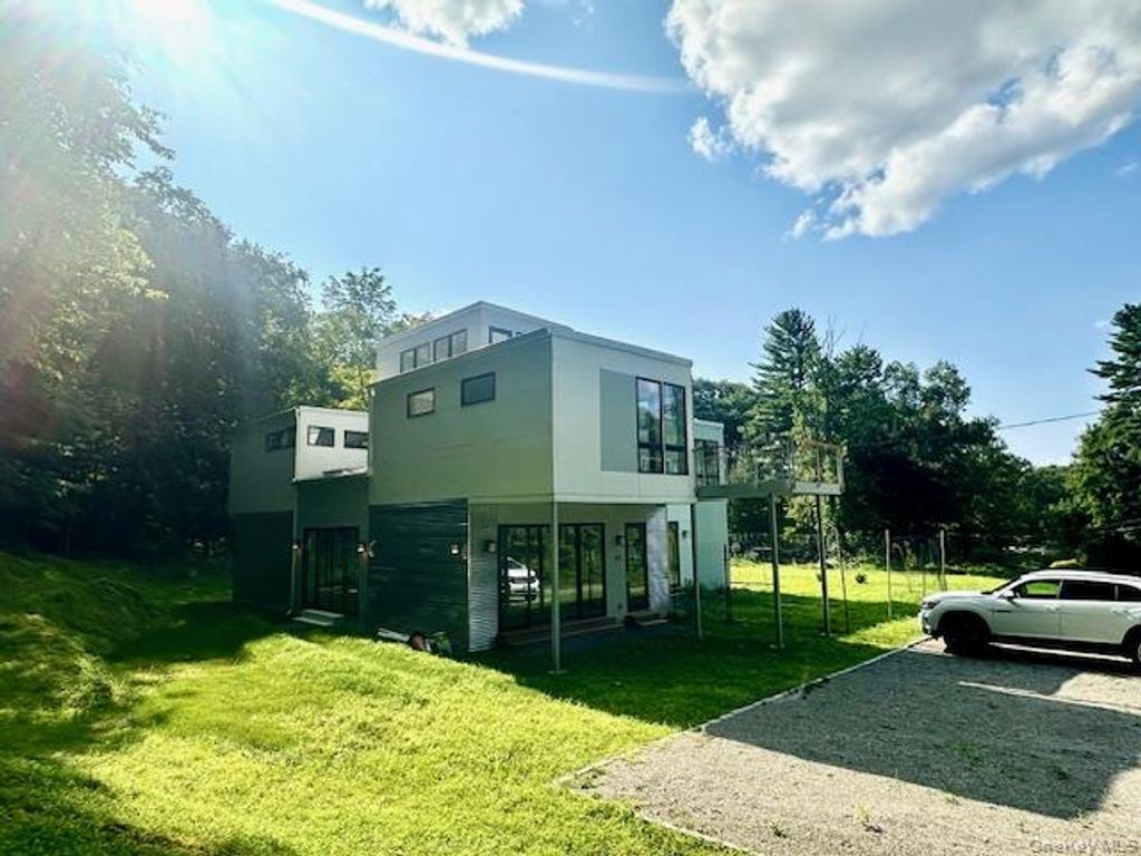 32 Brook Lane, Cortlandt Manor, NY 10567