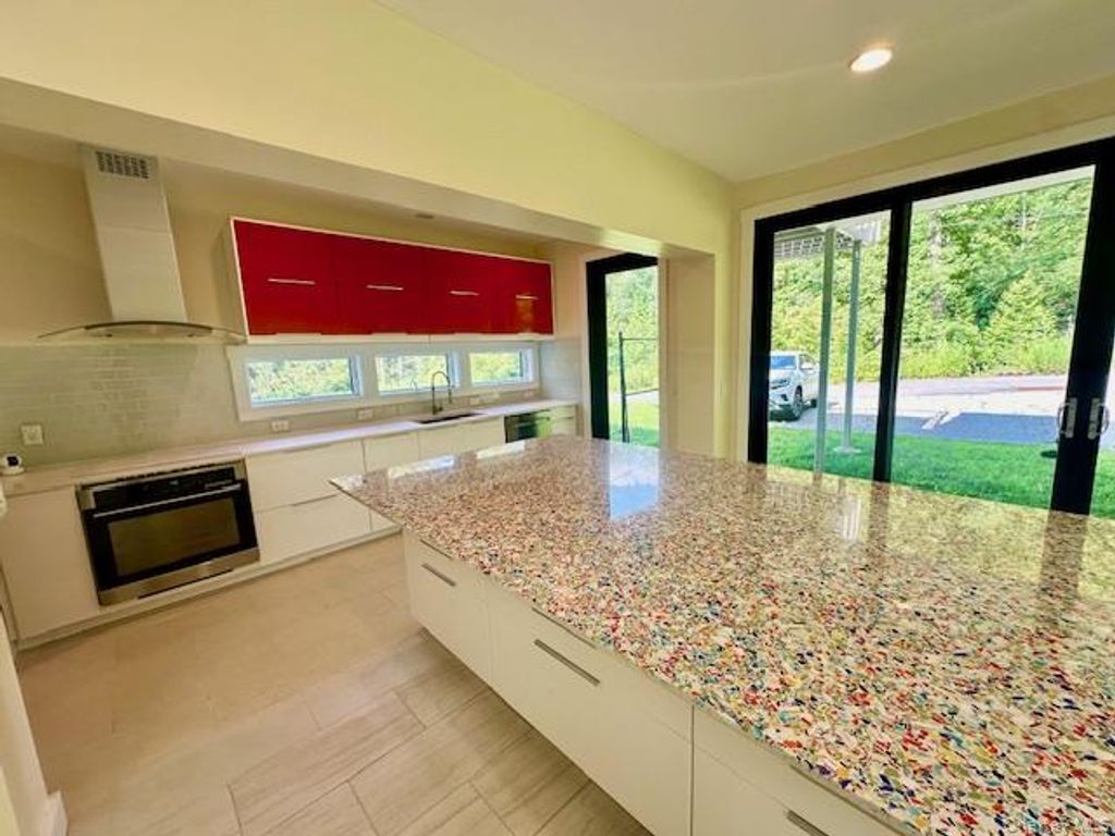 32 Brook Lane, Cortlandt Manor, NY 10567 — photo 4