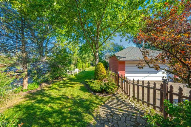 22905 Violet Street, Saint Clair Shores, MI 48082
