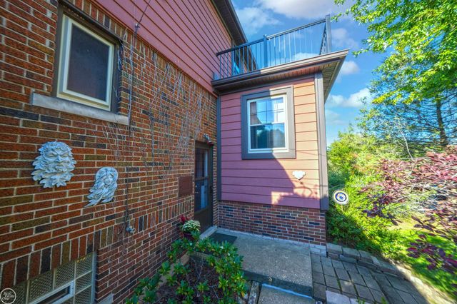 22905 Violet Street, Saint Clair Shores, MI 48082