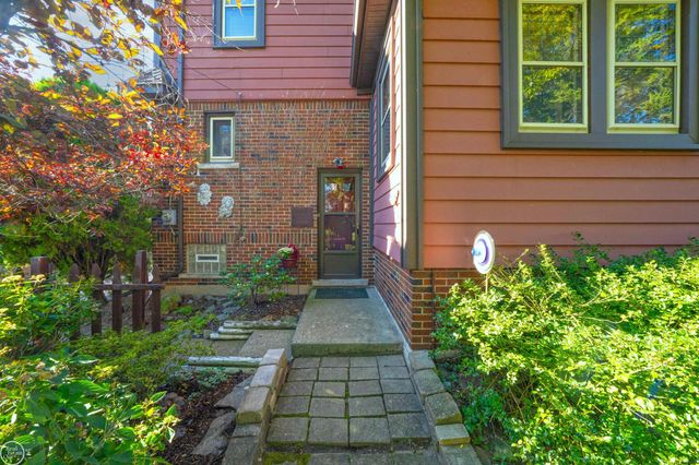 22905 Violet Street, Saint Clair Shores, MI 48082