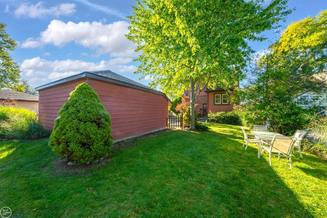 22905 Violet Street, Saint Clair Shores, MI 48082
