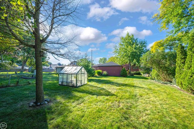22905 Violet Street, Saint Clair Shores, MI 48082