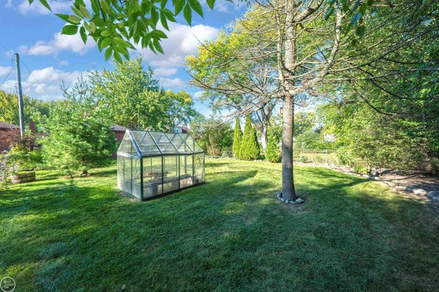 22905 Violet Street, Saint Clair Shores, MI 48082