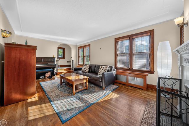 22905 Violet Street, Saint Clair Shores, MI 48082