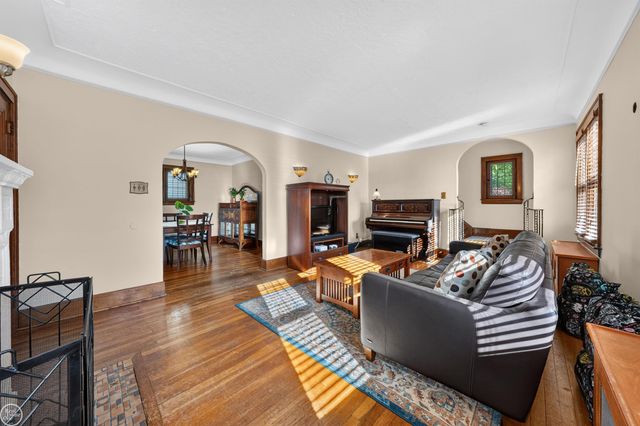 22905 Violet Street, Saint Clair Shores, MI 48082