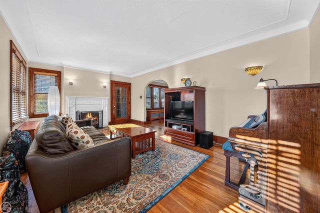 22905 Violet Street, Saint Clair Shores, MI 48082