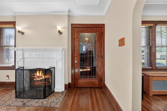 22905 Violet Street, Saint Clair Shores, MI 48082