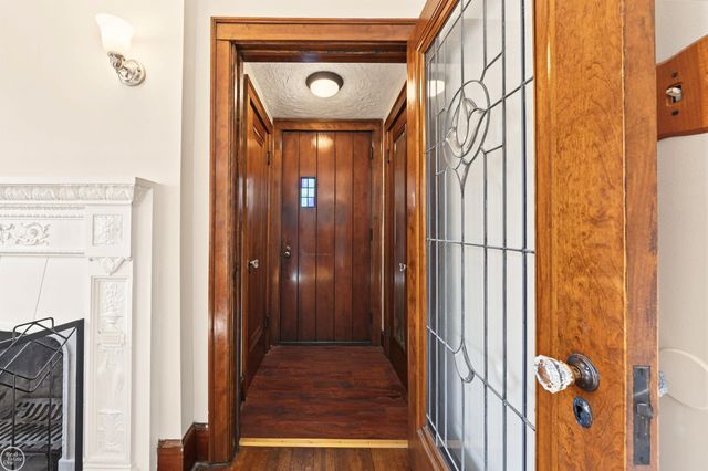 22905 Violet Street, Saint Clair Shores, MI 48082