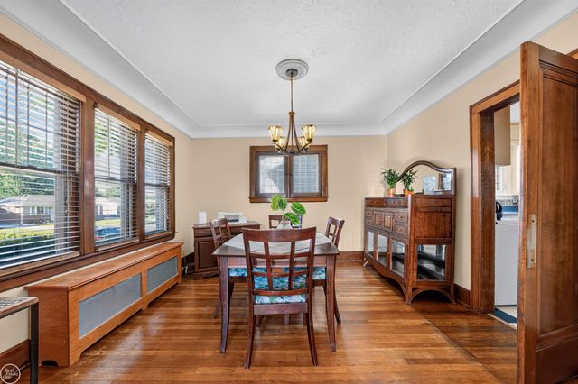 22905 Violet Street, Saint Clair Shores, MI 48082