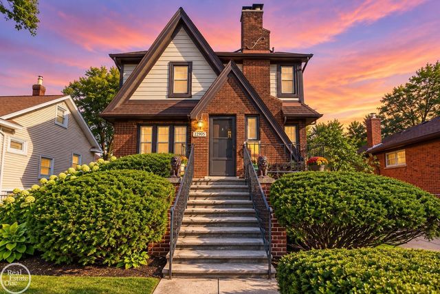 22905 Violet Street, Saint Clair Shores, MI 48082