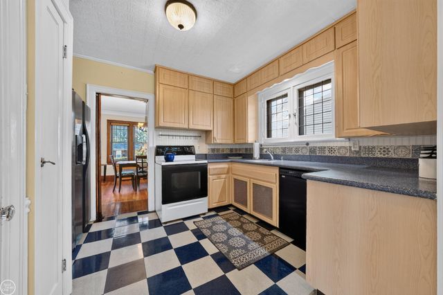 22905 Violet Street, Saint Clair Shores, MI 48082