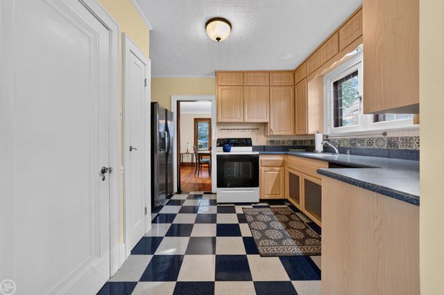 22905 Violet Street, Saint Clair Shores, MI 48082