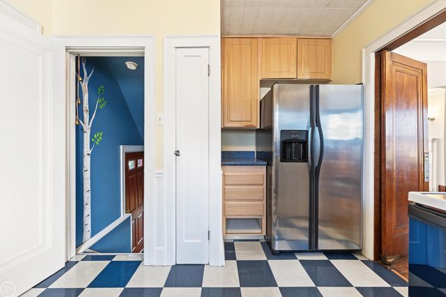 22905 Violet Street, Saint Clair Shores, MI 48082