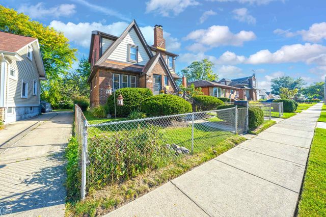 22905 Violet Street, Saint Clair Shores, MI 48082