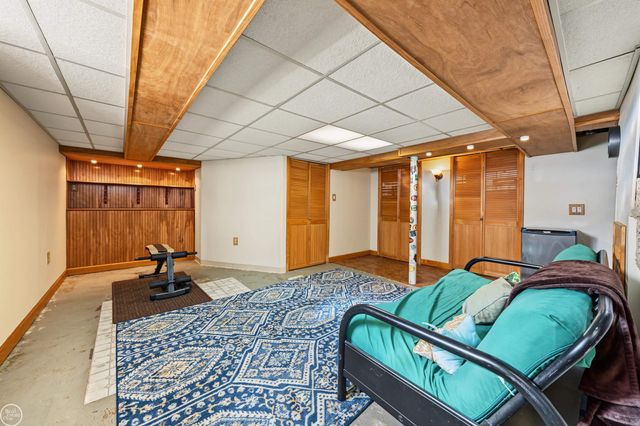 22905 Violet Street, Saint Clair Shores, MI 48082