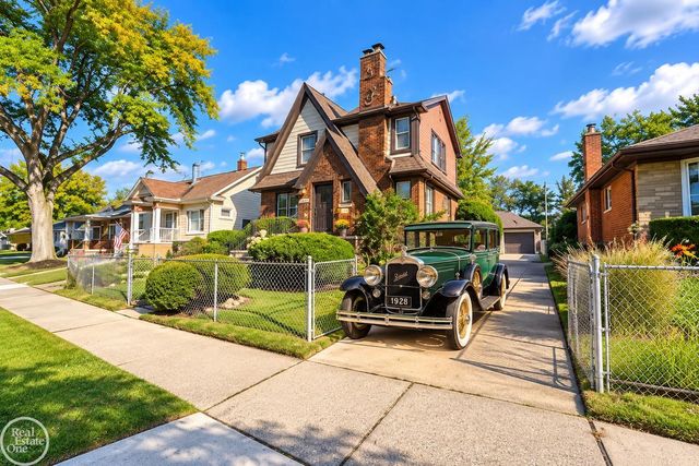 22905 Violet Street, Saint Clair Shores, MI 48082