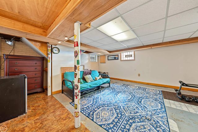 22905 Violet Street, Saint Clair Shores, MI 48082