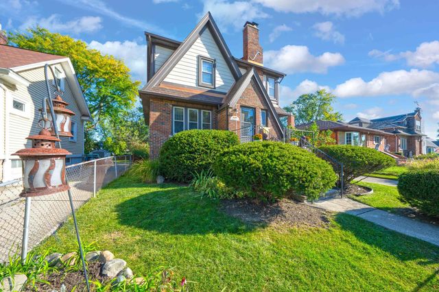 22905 Violet Street, Saint Clair Shores, MI 48082