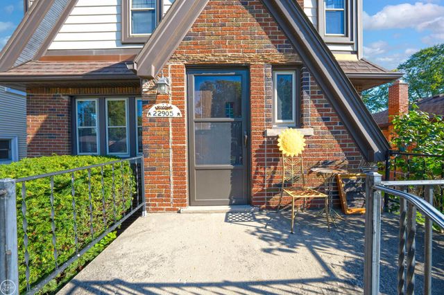 22905 Violet Street, Saint Clair Shores, MI 48082