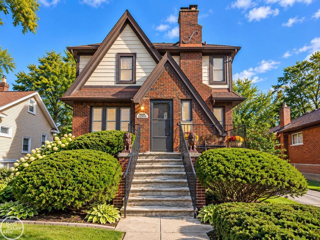 22905 Violet Street, Saint Clair Shores, MI 48082